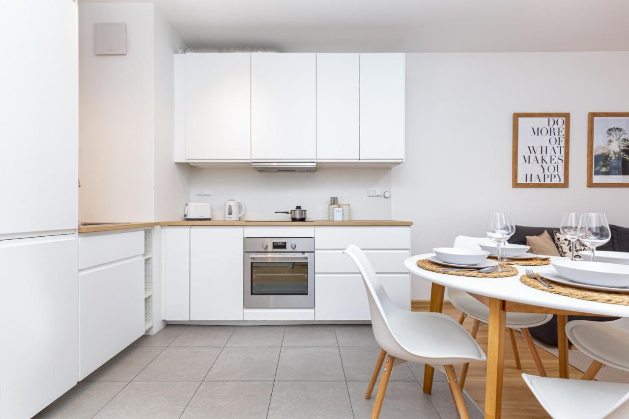 Apartment Kasprzaka By Renters Warschau