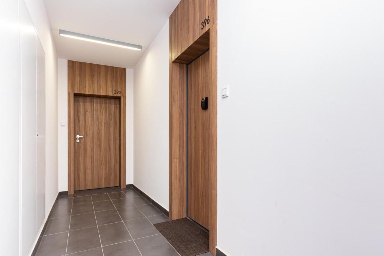 Kasprzaka By Renters Апартаменти *