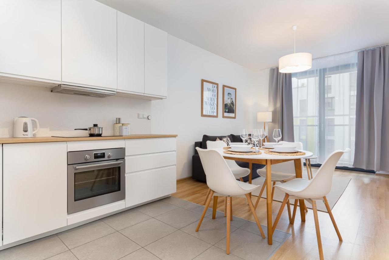 Apartment Kasprzaka By Renters Warschau